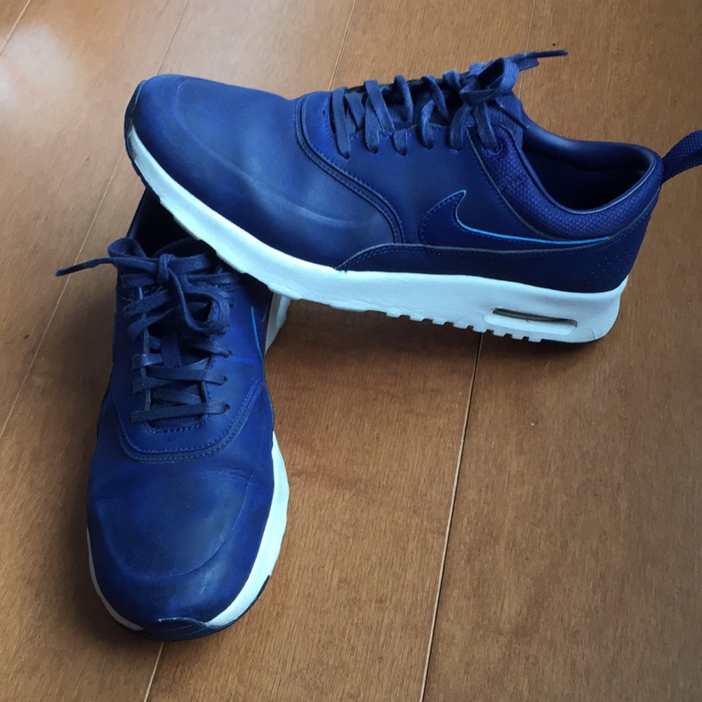 Nike Leather Air Max Thea (8.5)